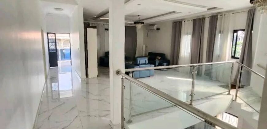 DUPLEX EN VENTE À DOUALA