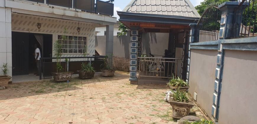 Duplex à vendre à la Neptune Mbalgon (Simbok)
