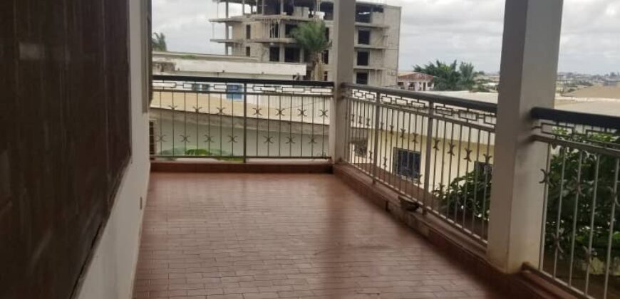 DUPLEX AVEC PISCINE EN VENTE À BASTOS