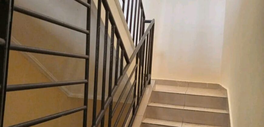 TRIPLEX À LOUER À YAOUNDÉ OMNISPORTS