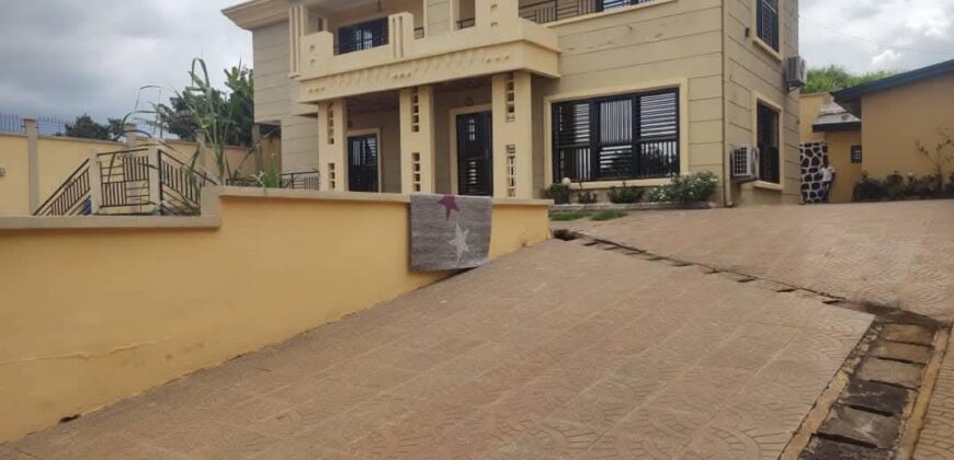 DUPLEX EN VENTE À YAOUNDÉ ODJA