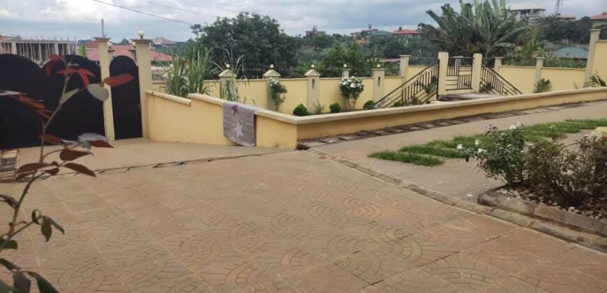 DUPLEX EN VENTE À YAOUNDÉ ODJA