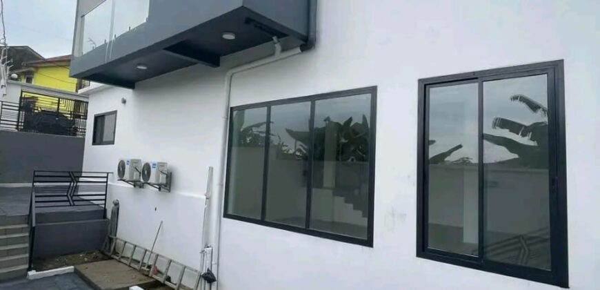 DUPLEX avec PISCINE À VENDRE À DOUALA Yassa ( cité chirac)