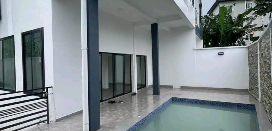 DUPLEX avec PISCINE À VENDRE À DOUALA Yassa ( cité chirac)