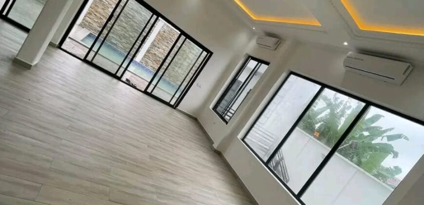 DUPLEX avec PISCINE À VENDRE À DOUALA Yassa ( cité chirac)