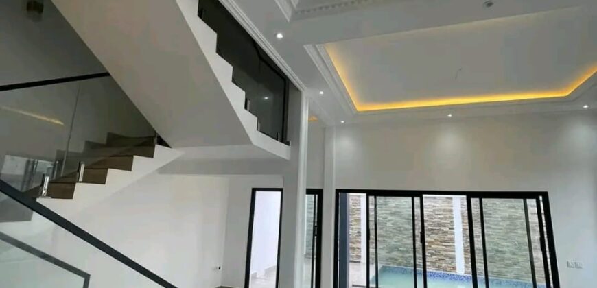 DUPLEX avec PISCINE À VENDRE À DOUALA Yassa ( cité chirac)