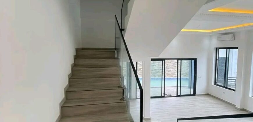 DUPLEX avec PISCINE À VENDRE À DOUALA Yassa ( cité chirac)