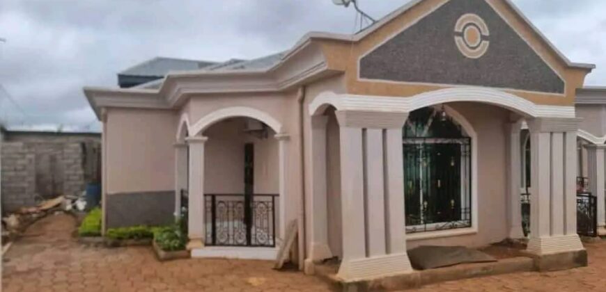 VILLA EN VENTE À YAOUNDÉ EMANA