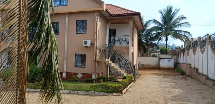 TRIPLEX EN VENTE À YAOUNDÉ NKOLBISSON