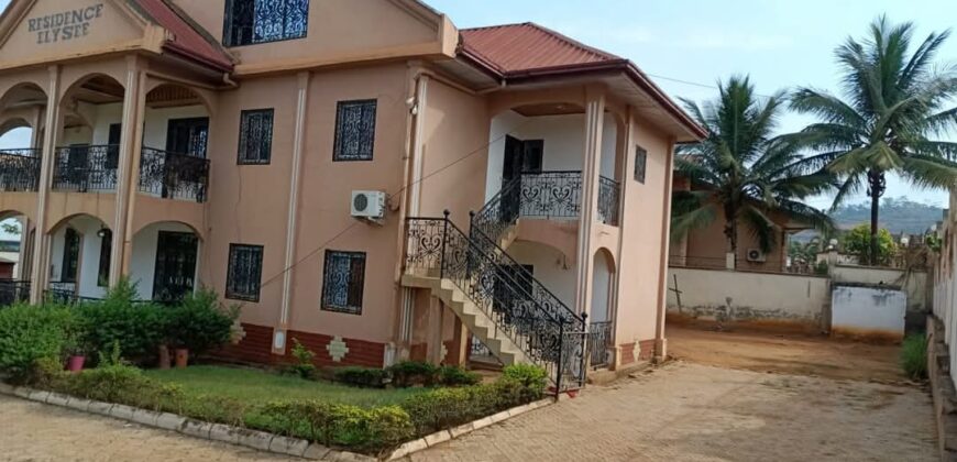 TRIPLEX EN VENTE À YAOUNDÉ NKOLBISSON