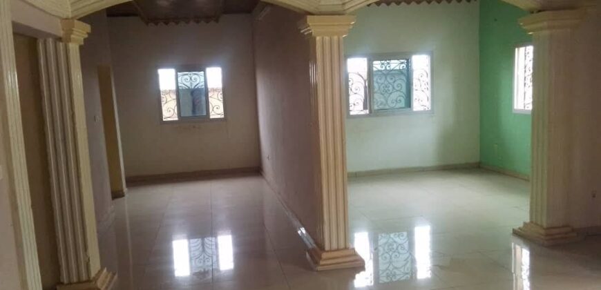 VILLA EN VENTE À YAOUNDÉ SIMBOK