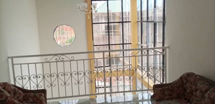 TRIPLEX À VENDRE À YAOUNDÉ AWAIE