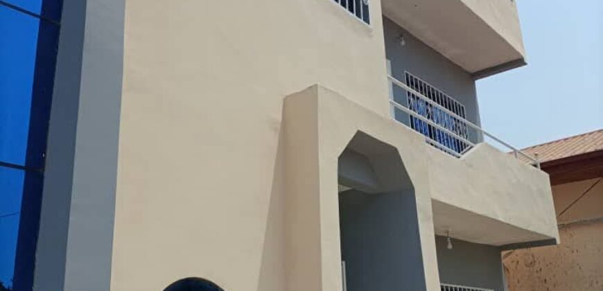 TRIPLEX À VENDRE À YAOUNDÉ AWAIE