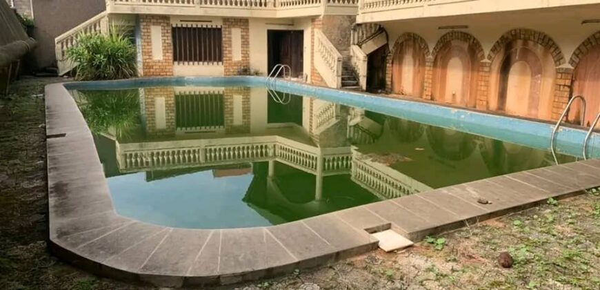 Duplex_Haut_Standing à  louer avec Piscine a Bastos Yaoundé.