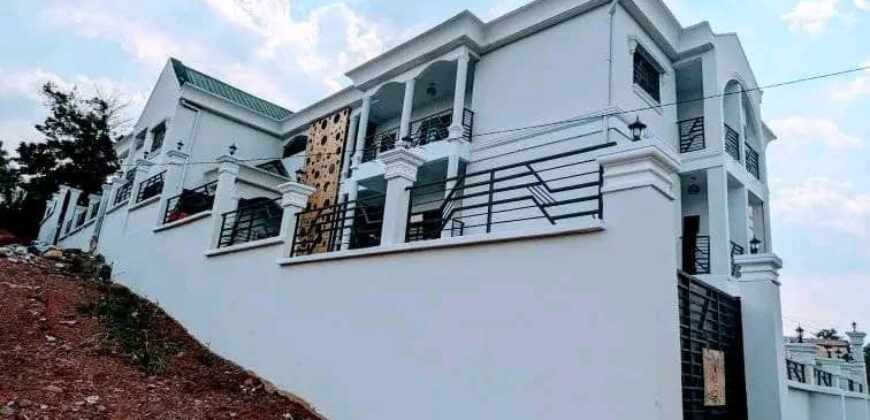 03 VASTES STUDIO MODERNE A TSINGA