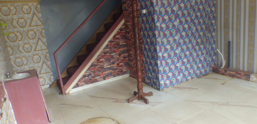 BOUTIQUE A LOUER AU CAREFFOUR BASTOS