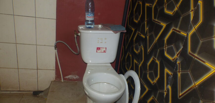 BOUTIQUE A LOUER AU CAREFFOUR BASTOS