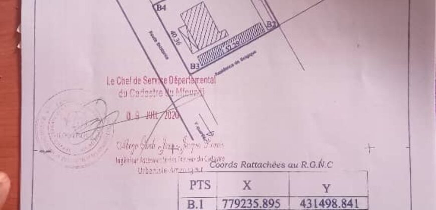 2083M2 À VENDRE À BASTOS