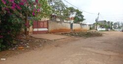 2083M2 À VENDRE À BASTOS