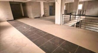 ESPACE COMMERCIAL AVEC MEZZANINE A LOUER  A BONAPRISO