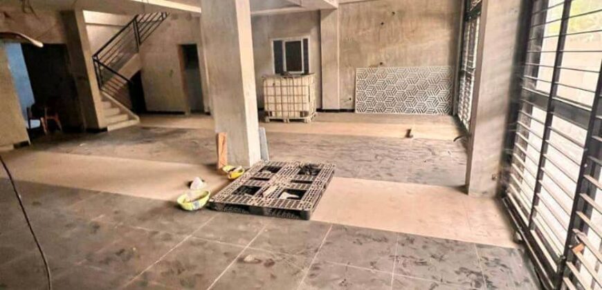 ESPACE COMMERCIAL AVEC MEZZANINE A LOUER  A BONAPRISO