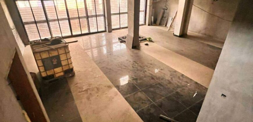 ESPACE COMMERCIAL AVEC MEZZANINE A LOUER  A BONAPRISO