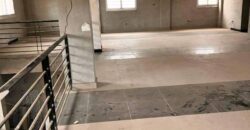 ESPACE COMMERCIAL AVEC MEZZANINE A LOUER  A BONAPRISO