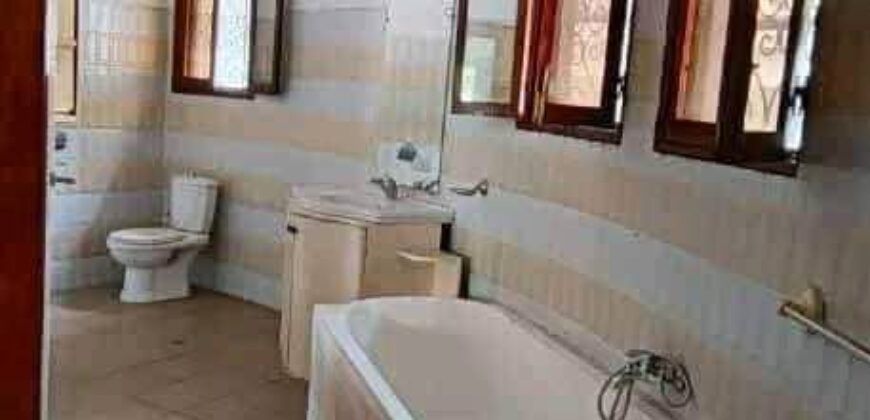 VASTE VILLA A LOUER A  BONAPRISO
