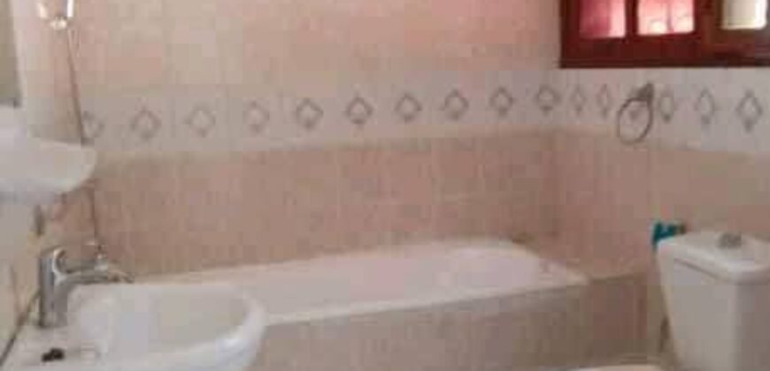 VASTE VILLA A LOUER A  BONAPRISO
