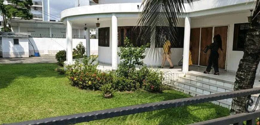 VASTE VILLA A LOUER A  BONAPRISO