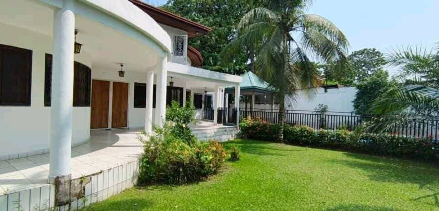 VASTE VILLA A LOUER A  BONAPRISO