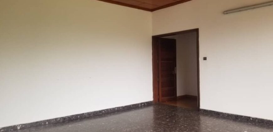 DUPLEX À LOUER À BASTOS