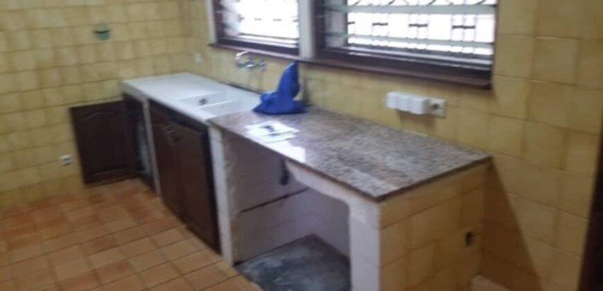 DUPLEX À LOUER À BASTOS