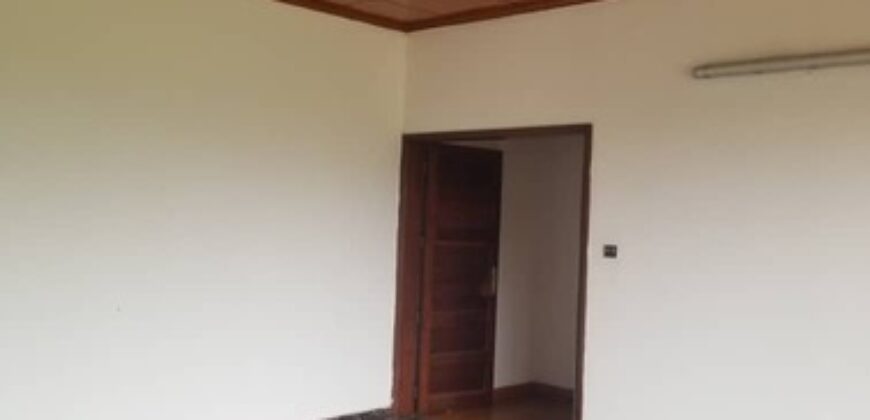 DUPLEX À LOUER À BASTOS
