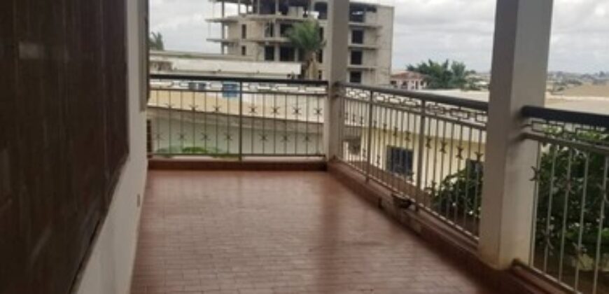 DUPLEX À LOUER À BASTOS