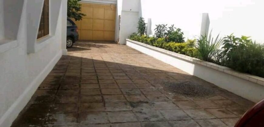 DUPLEX A LOUER BASTOS