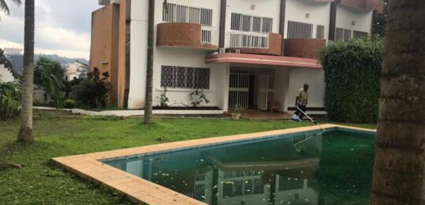 DUPLEX À LOUER À BASTOS