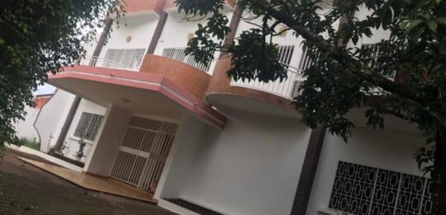 DUPLEX À LOUER À BASTOS