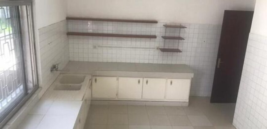 DUPLEX À LOUER À BASTOS