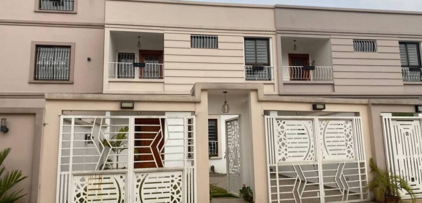 Duplex haut standing nouvellement construits à vendre à Yassa Cité Chirac