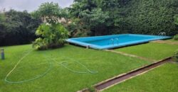 Immeuble R+1 avec piscine à vendre à Bastos Yaoundé – Quartier résidentiel sécurisé