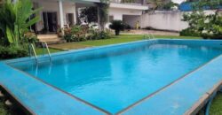 Immeuble R+1 avec piscine à vendre à Bastos Yaoundé – Quartier résidentiel sécurisé