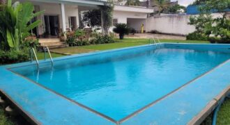 Immeuble R+1 avec piscine à vendre à Bastos Yaoundé – Quartier résidentiel sécurisé