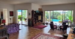 Immeuble R+1 avec piscine à vendre à Bastos Yaoundé – Quartier résidentiel sécurisé