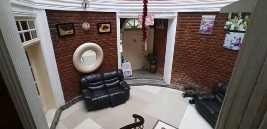Résidence R+2 à vendre à Bonanjo Denver