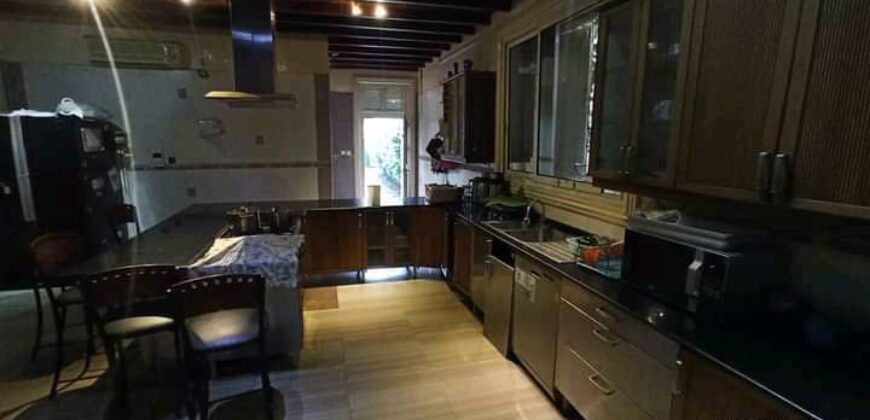 Résidence R+2 à vendre à Bonanjo Denver