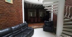 Résidence R+2 à vendre à Bonanjo Denver