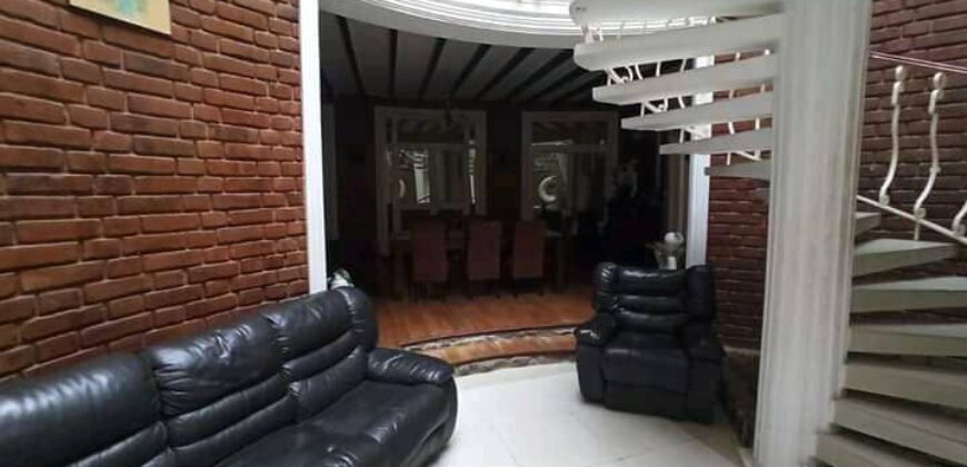 Résidence R+2 à vendre à Bonanjo Denver