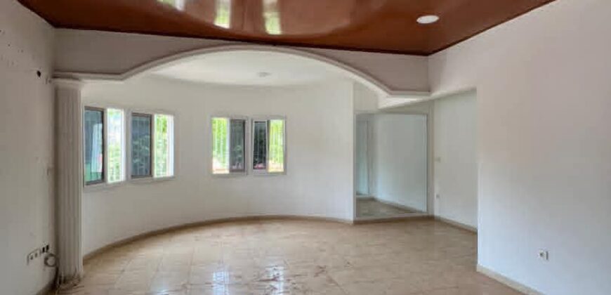 Magnifique duplex 6 chambres à louer – Yaoundé, Quartier Golf