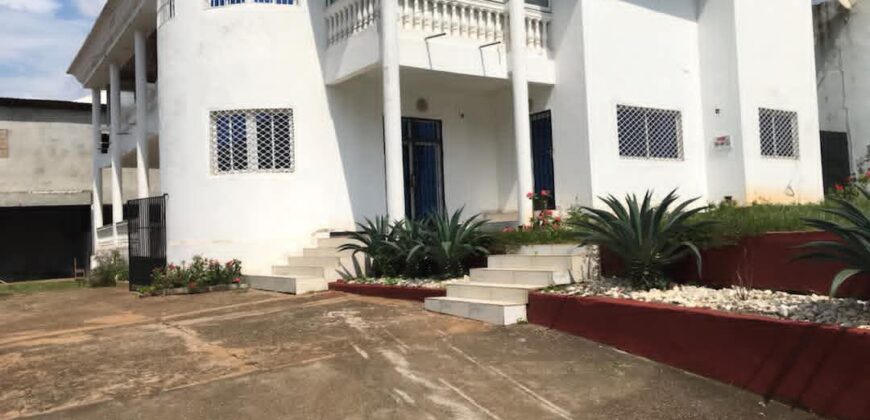 Magnifique duplex 6 chambres à louer – Yaoundé, Quartier Golf